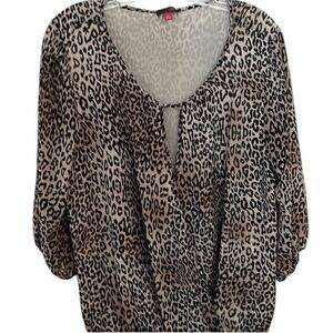 Vince Camuto large tan & black animal print faux wrap with keyhole opening  NWT
